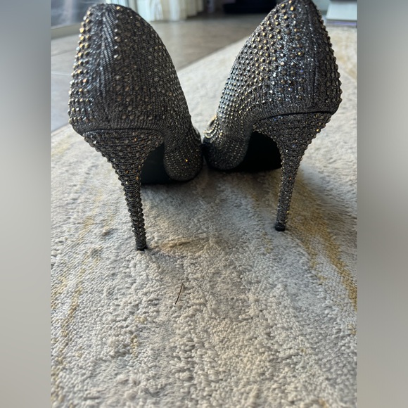 Steve Madden Daisie- R Rhinestone close toed heels! - Picture 4 of 8